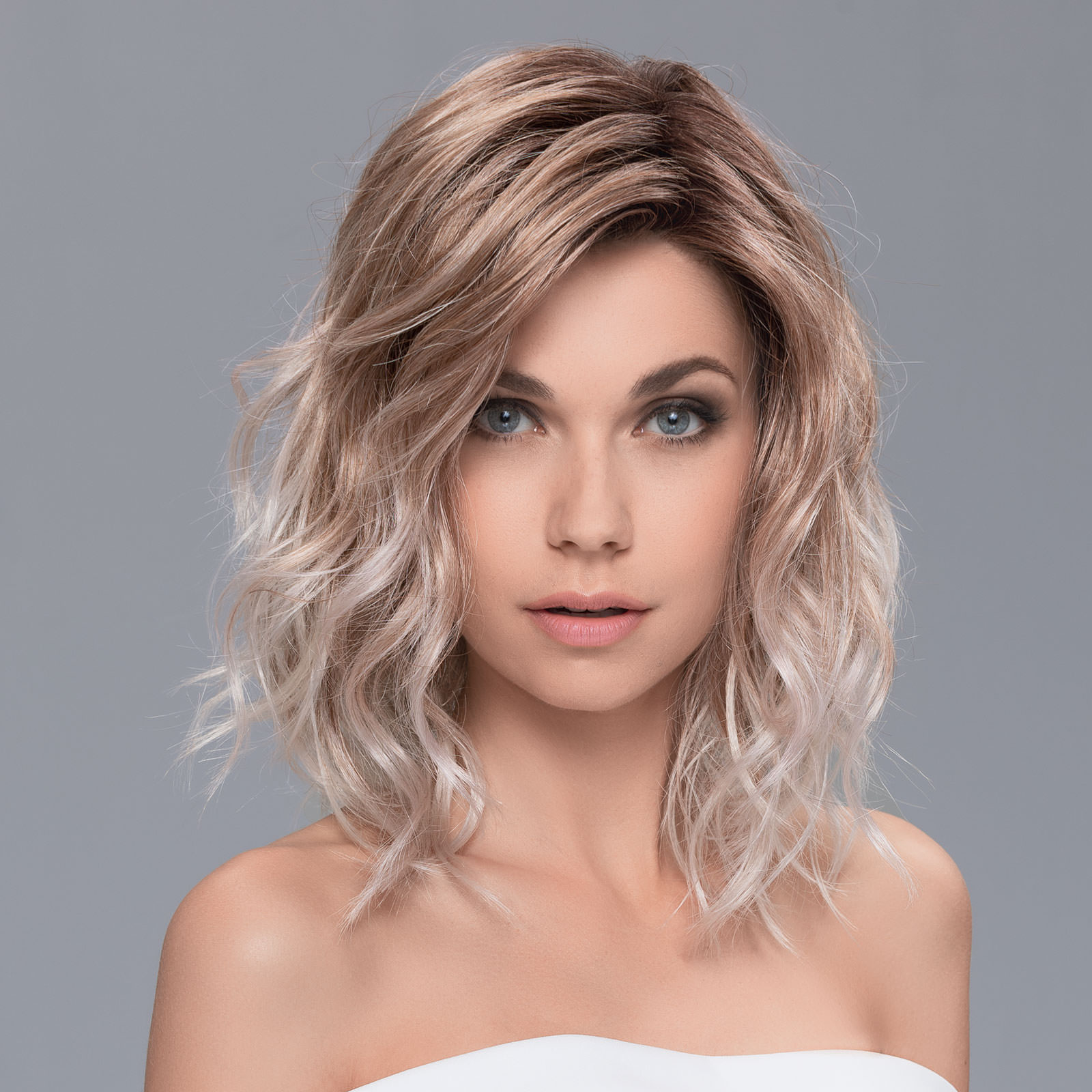 Perückenmodell – Auswahl im Perückenstudio NewStyle in Waldbröl