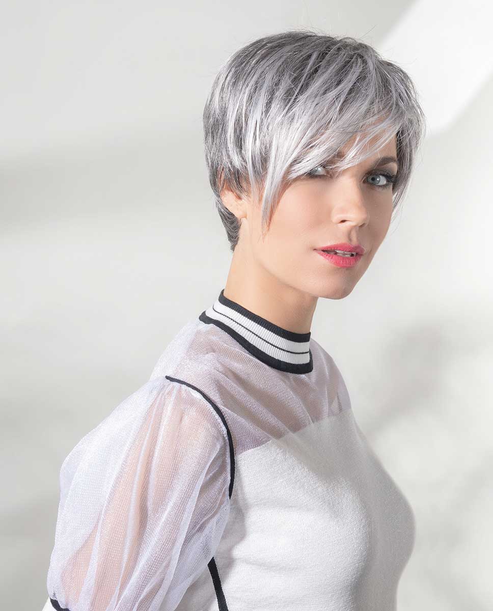 Perückenmodell – Auswahl im Perückenstudio NewStyle in Waldbröl