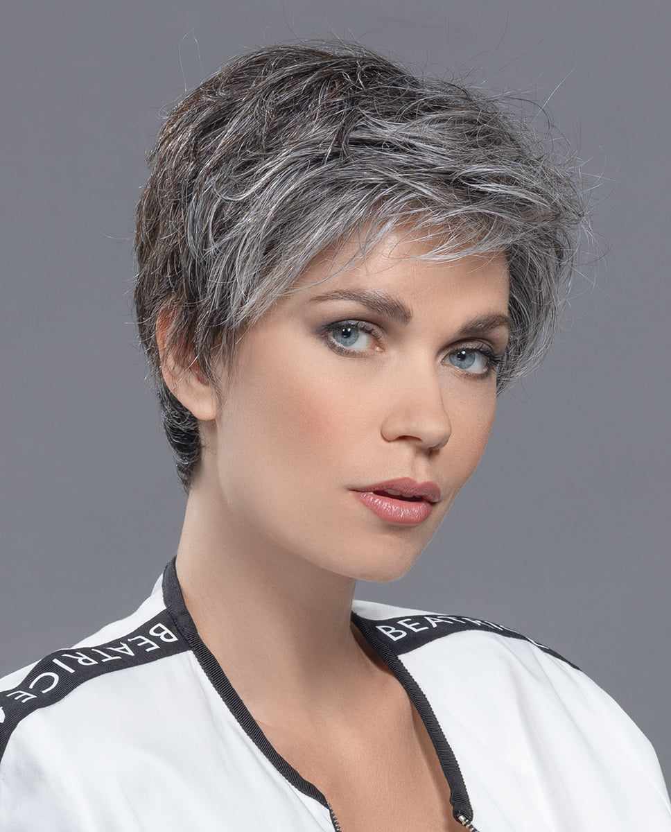 Perückenmodell – Auswahl im Perückenstudio NewStyle in Waldbröl